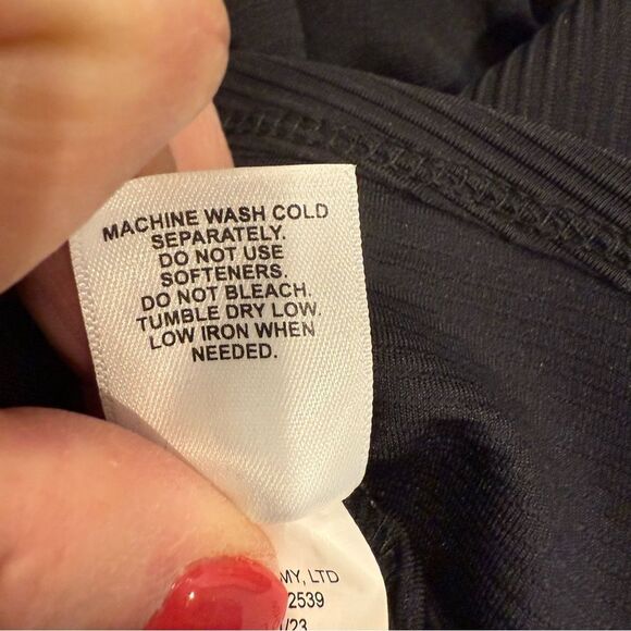 Freely Skort Black Sexy Slit Textured Fabric Side Pockets Golf Tennis SZ XS - Picture 10 of 10